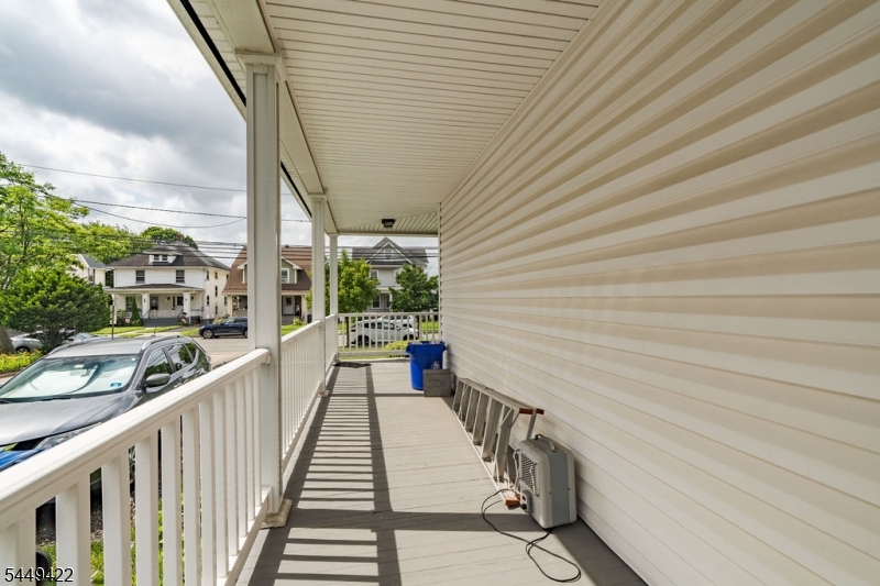 37 W High St