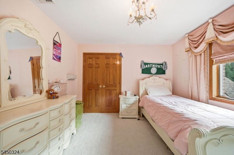 27 Sparrowbush Rd