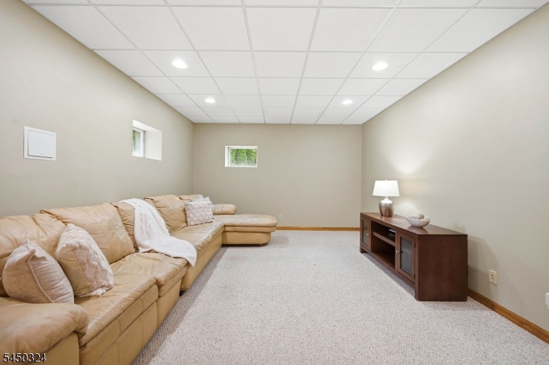 27 Sparrowbush Rd