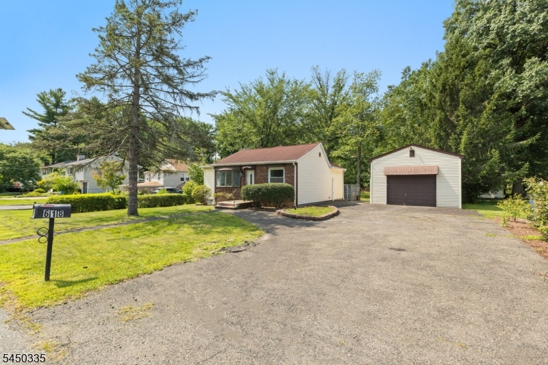 618 Wood Ave