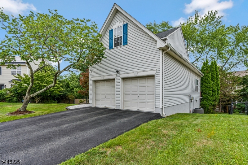 19 Heinrick Way