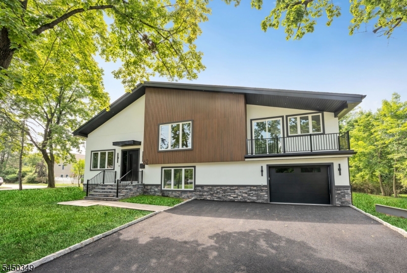 62 Asmus Rd