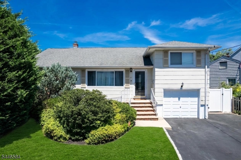 44 Lorrie Ln