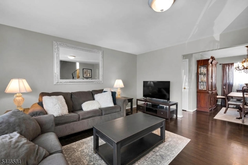 44 Lorrie Ln