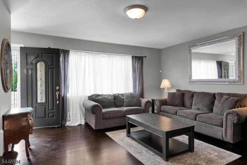 44 Lorrie Ln