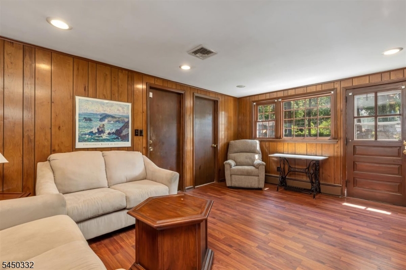 2 Poplar Way