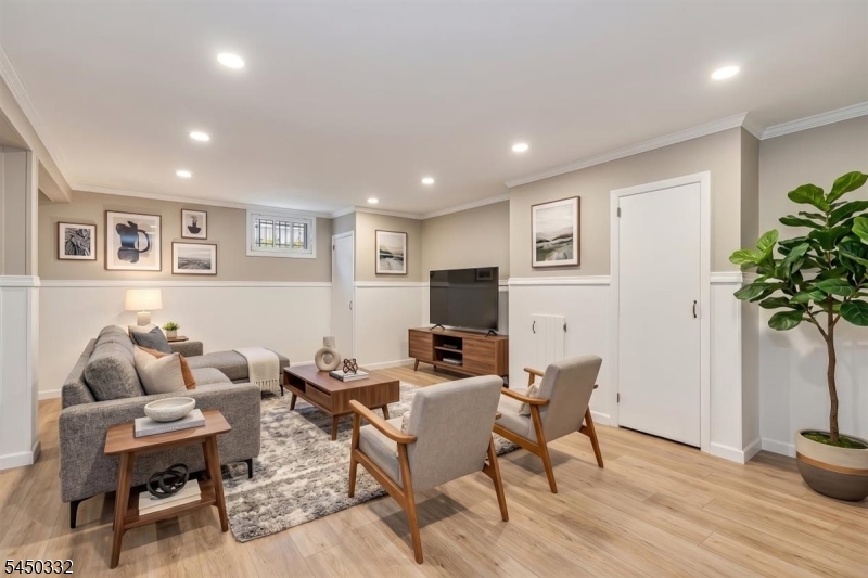 2 Poplar Way