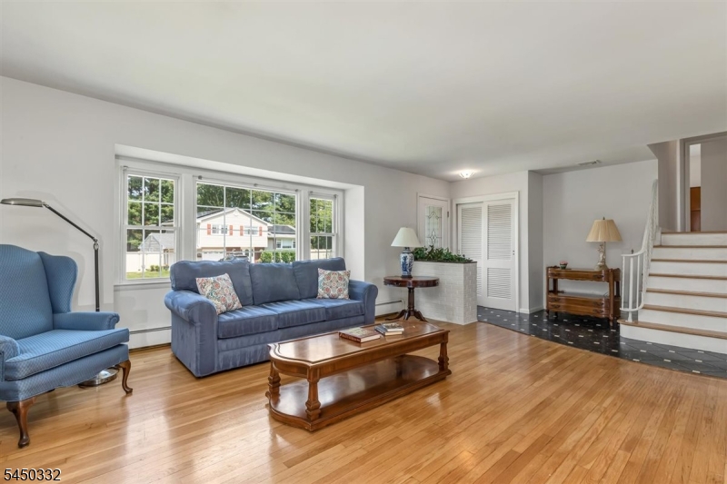 2 Poplar Way