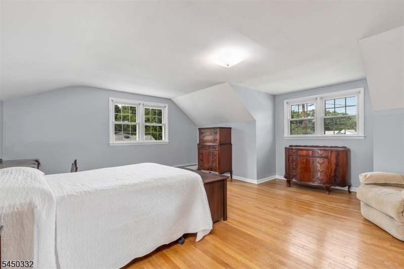 2 Poplar Way