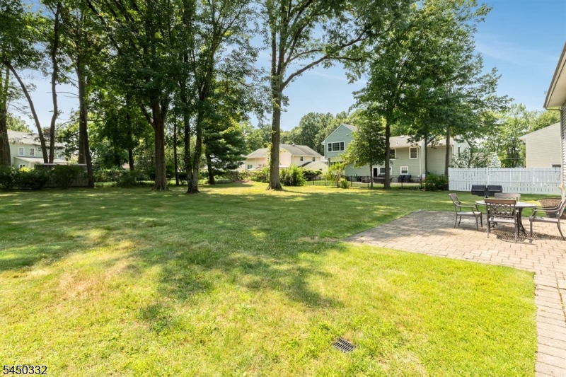 2 Poplar Way