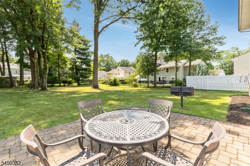 2 Poplar Way