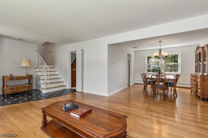 2 Poplar Way