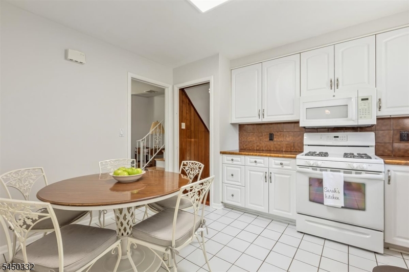 2 Poplar Way