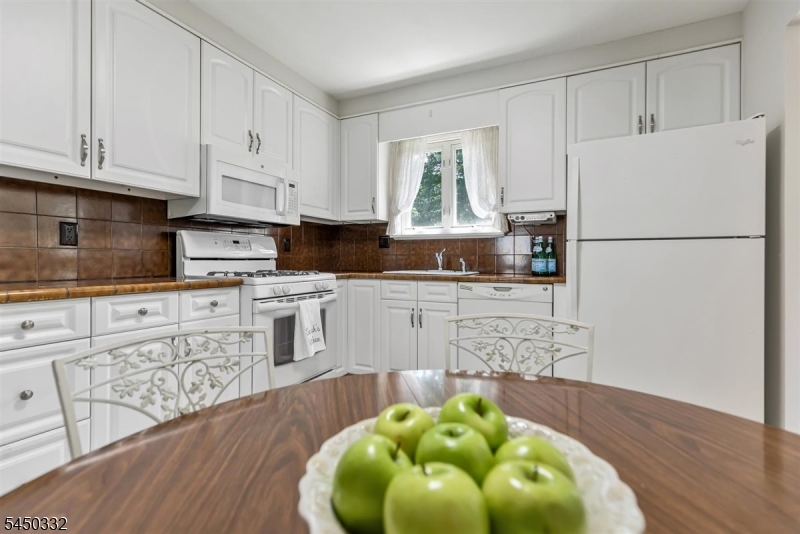 2 Poplar Way