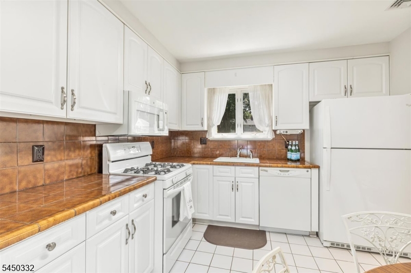 2 Poplar Way