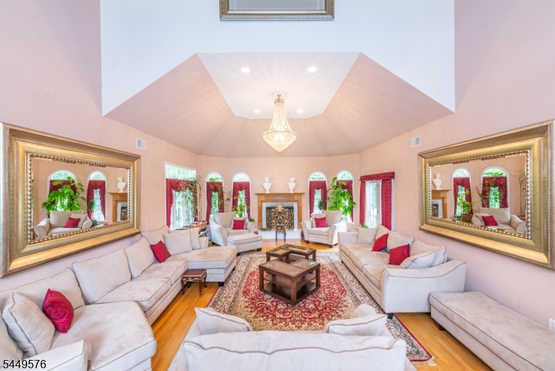 5 Raine Tree Ct
