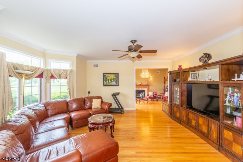 5 Raine Tree Ct