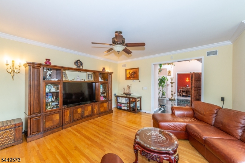 5 Raine Tree Ct