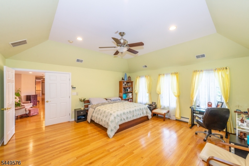 5 Raine Tree Ct