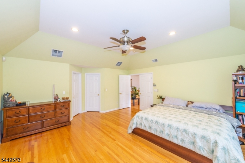 5 Raine Tree Ct