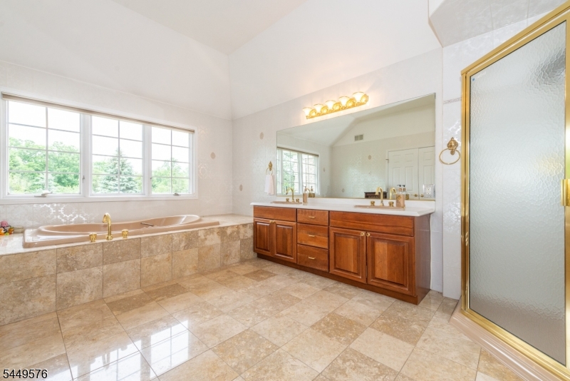 5 Raine Tree Ct