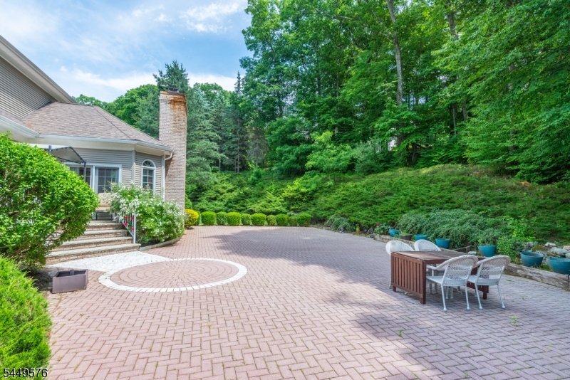 5 Raine Tree Ct