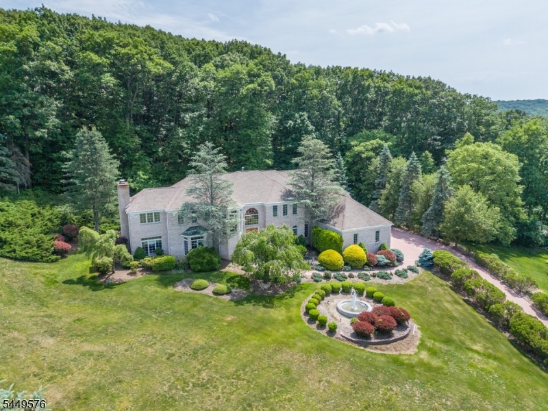5 Raine Tree Ct