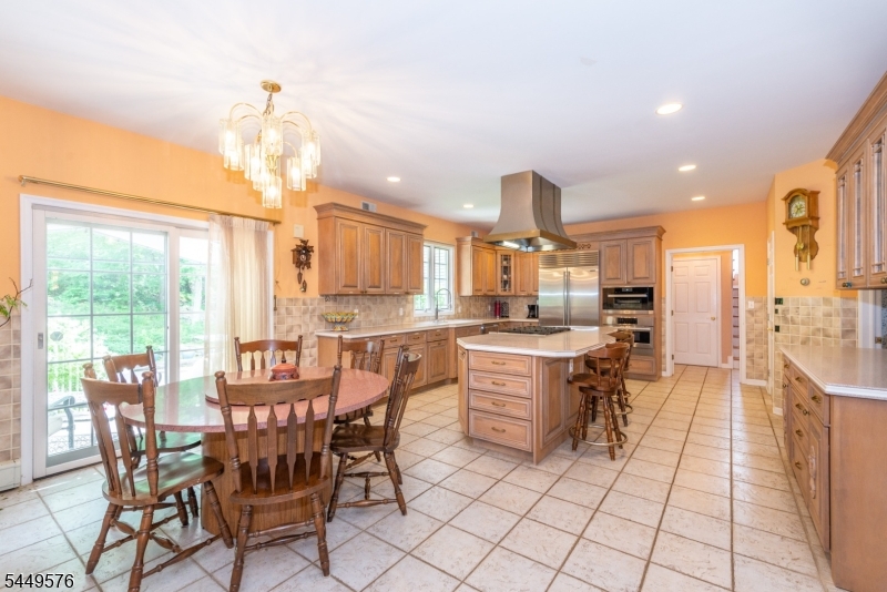 5 Raine Tree Ct
