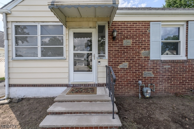 1206 Gruber Ave
