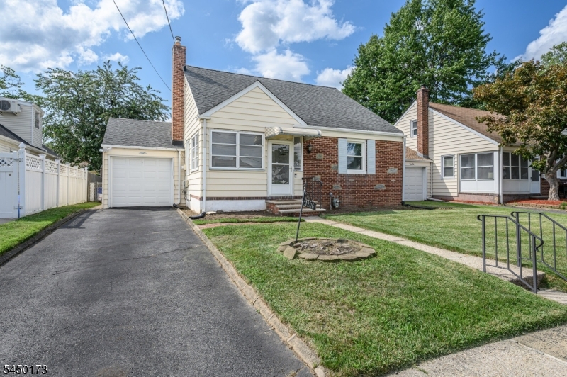 1206 Gruber Ave
