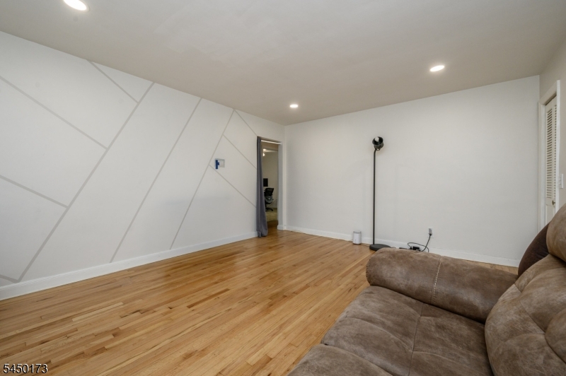 1206 Gruber Ave