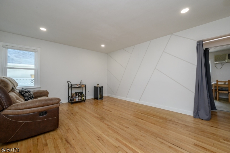 1206 Gruber Ave