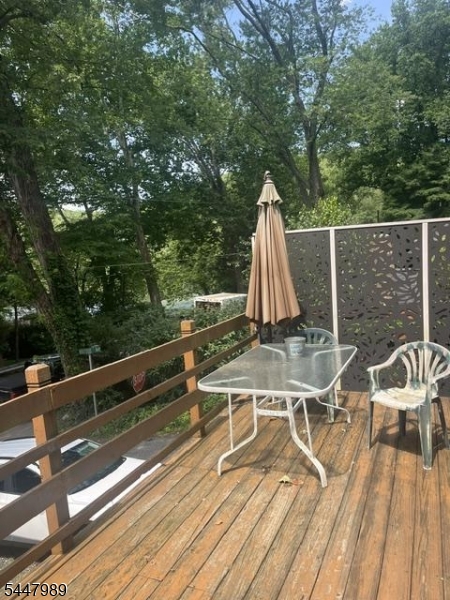 74 Lakeside Dr North
