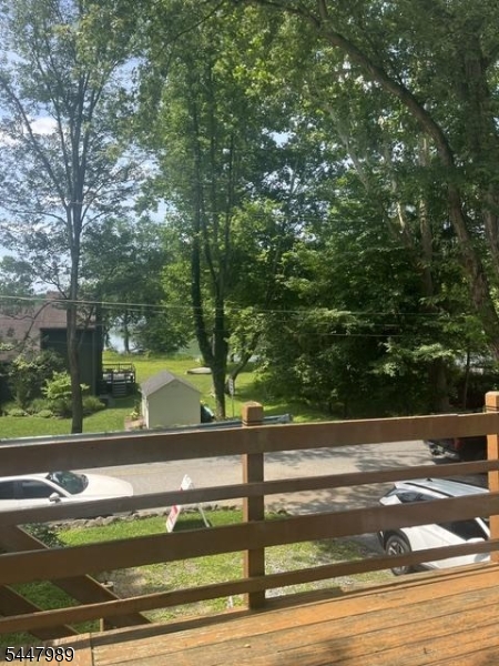74 Lakeside Dr North