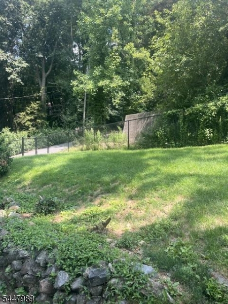 74 Lakeside Dr North