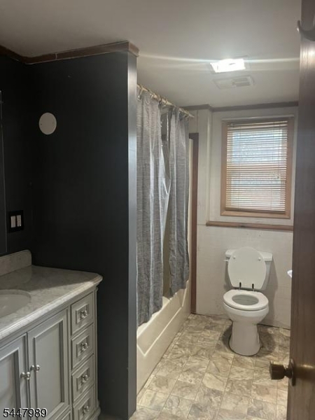 74 Lakeside Dr North