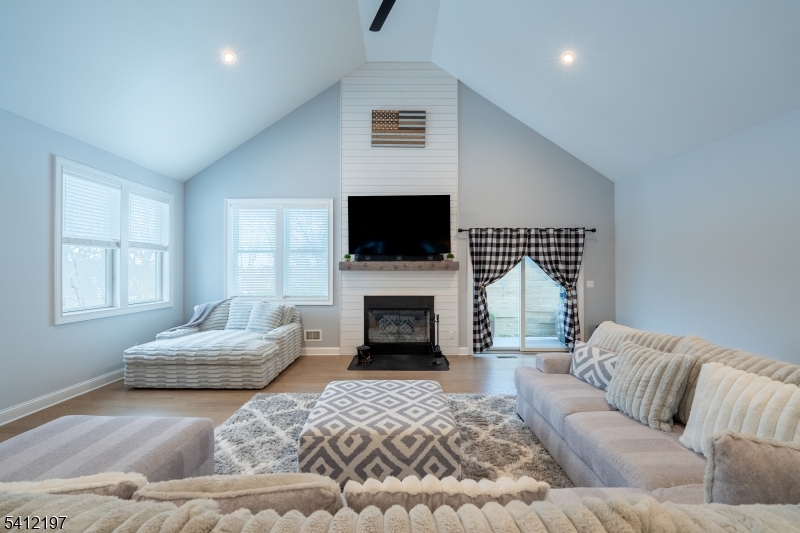 27 Sterling Dr