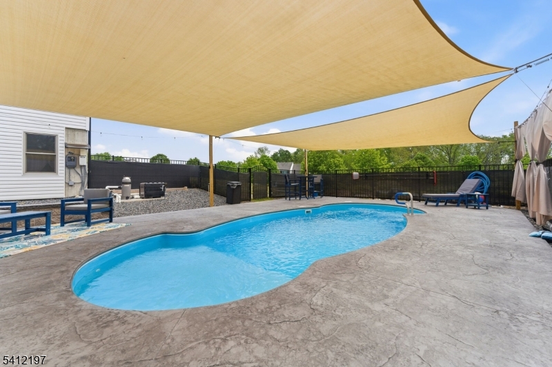 27 Sterling Dr