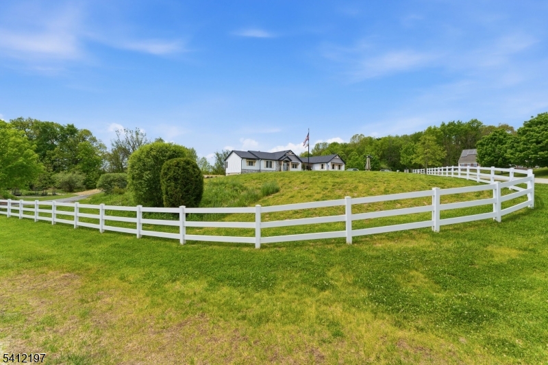 27 Sterling Dr