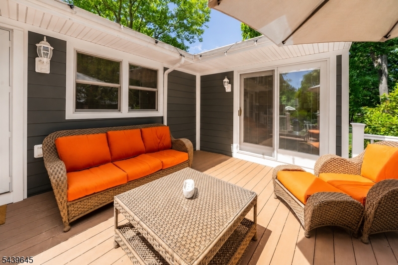 6 Woodbine Cir