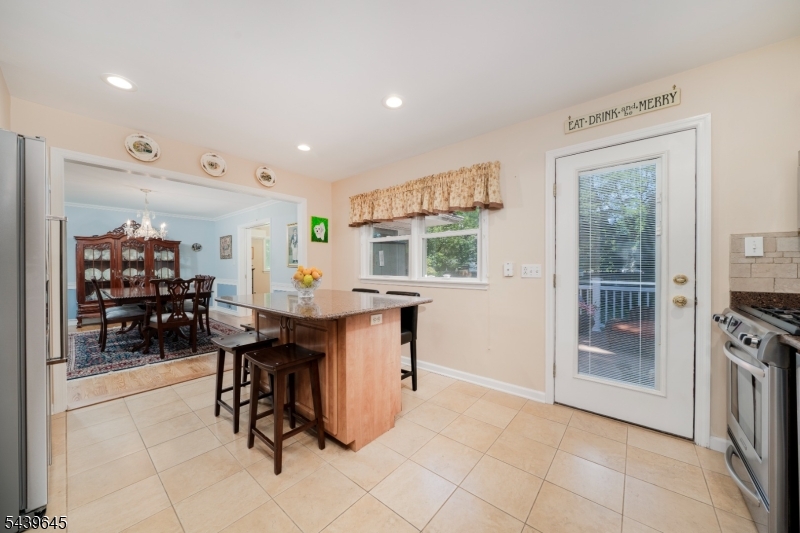 6 Woodbine Cir
