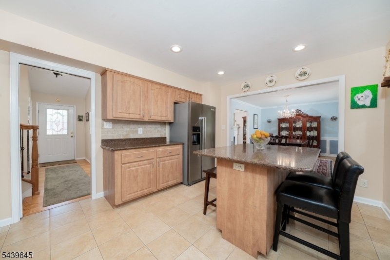 6 Woodbine Cir