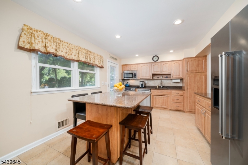 6 Woodbine Cir