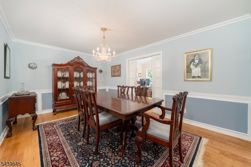 6 Woodbine Cir
