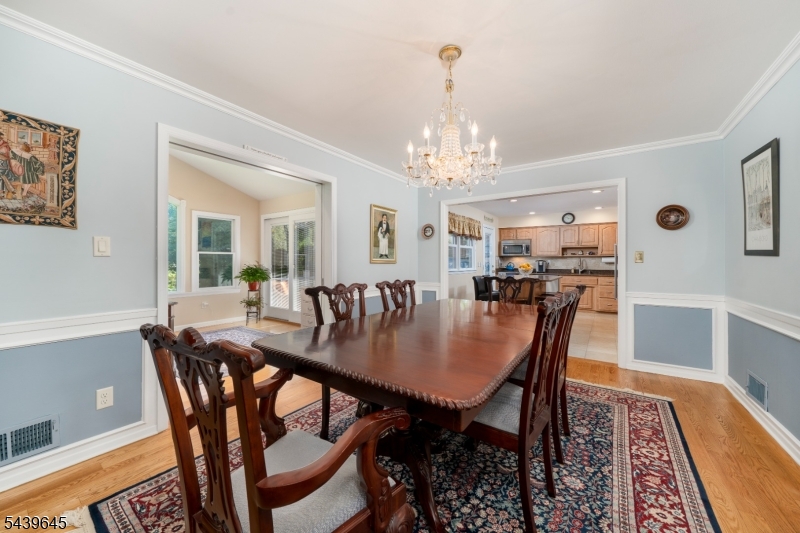 6 Woodbine Cir