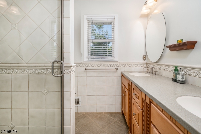 6 Woodbine Cir
