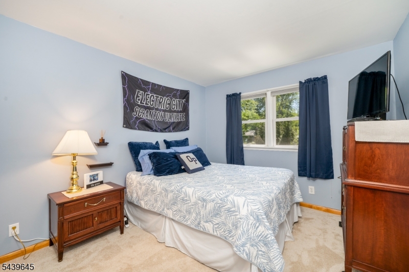 6 Woodbine Cir