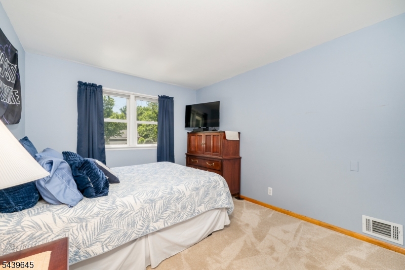 6 Woodbine Cir