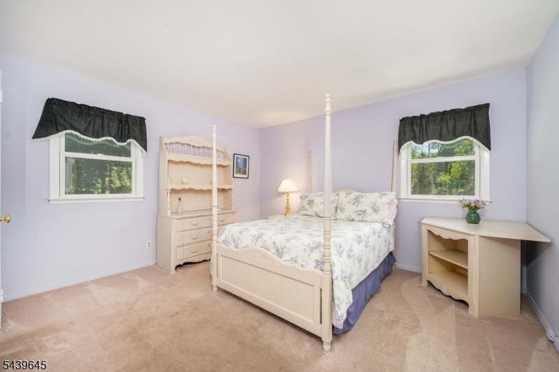 6 Woodbine Cir