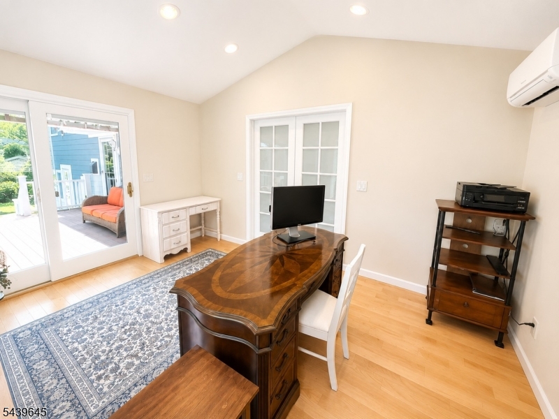 6 Woodbine Cir